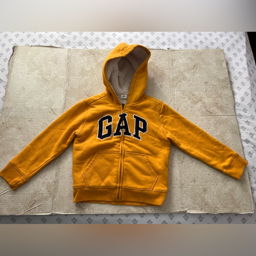 Boys Gap yellow zip up sweater Size 5 toddlers